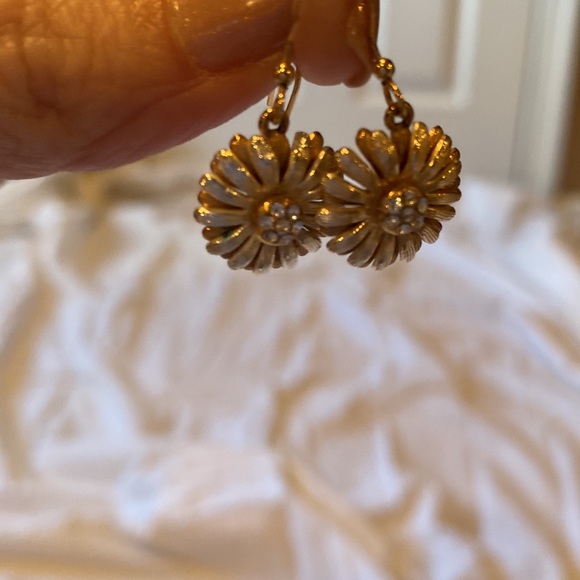 Brighton Daisy Necklace and Earrings set - Picture 2 of 5